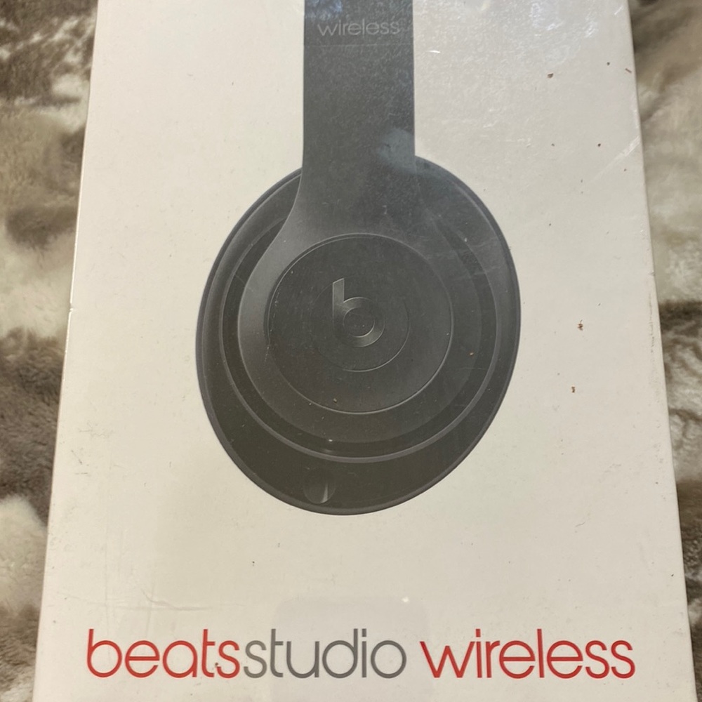 Beats studio, wireless headphones by Dr. Dre
